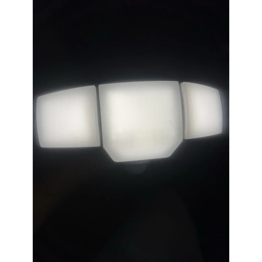 NEW LUTEC Motion Activated Solar Security LED Light 3000 Lumens Outdoor